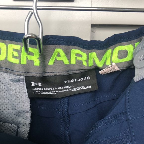 Boys Under Armour Golf Shorts, size YL in Navy - Picture 2 of 3